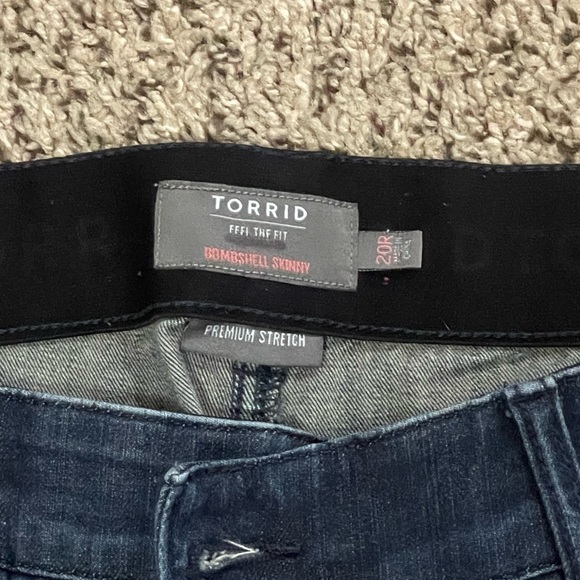 BOMBSHELL SKINNY JEAN - PREMIUM STRETCH DARK WASH SIZE 20R - Picture 9 of 10